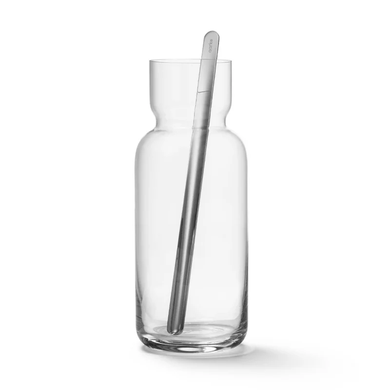 Carafe en cristal et cuillère à mélanger