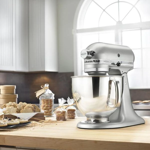 Batteur sur socle à tête inclinable KitchenAid de 4.7 L (5 pintes) Artisan - Argent