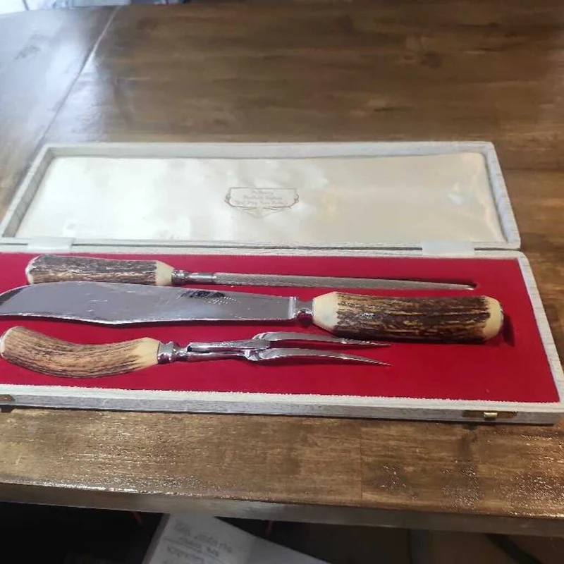 Carving set